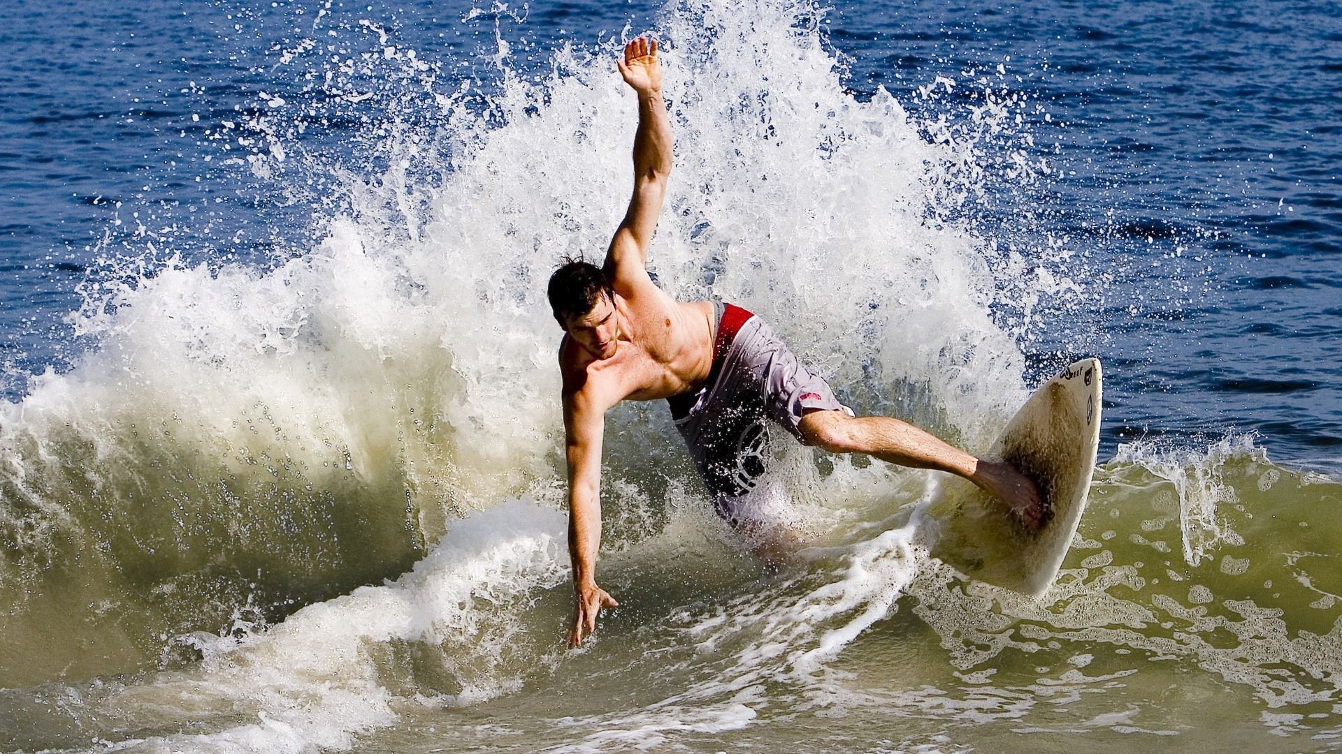 足球联赛赛季关键比赛回顾